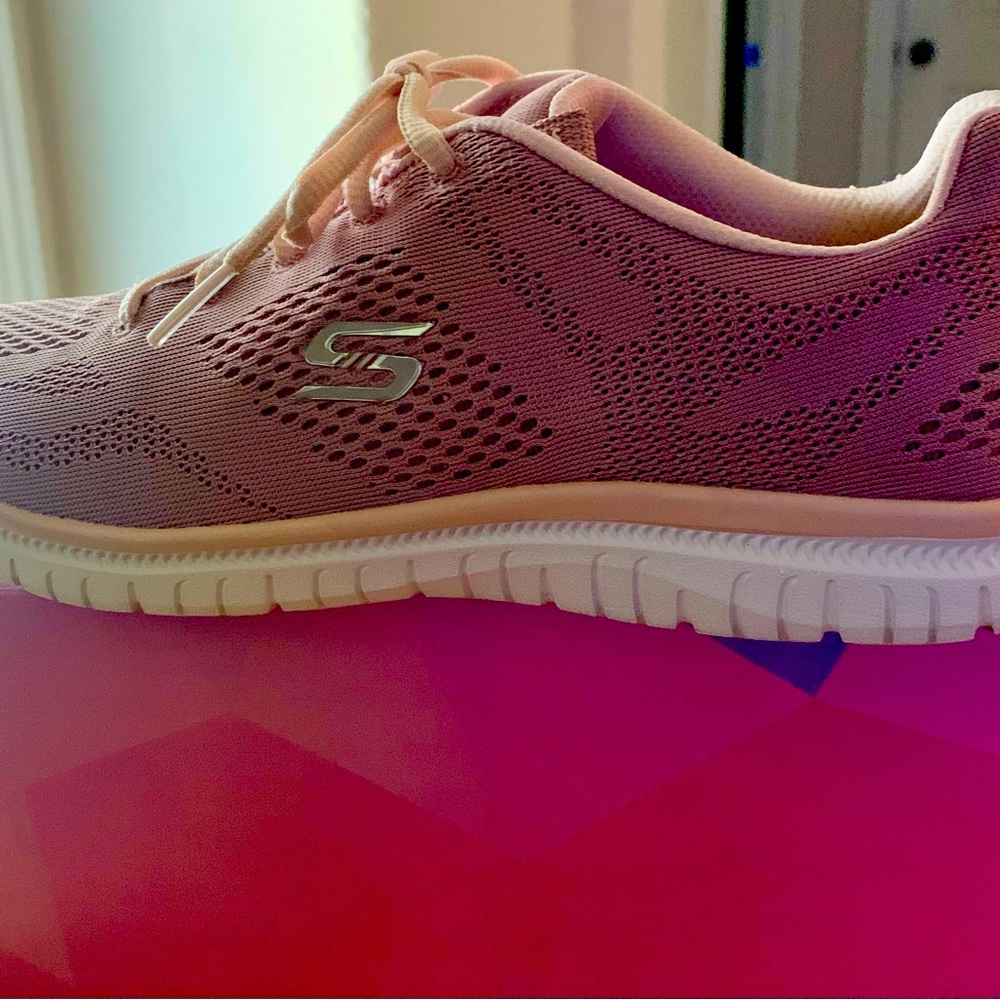 Skechers vegan, women’s sneakers, size 9.5